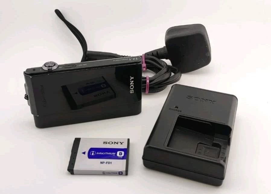 Sony Cyber-shot DSC-T900 Digital Cameras Red New Body Only