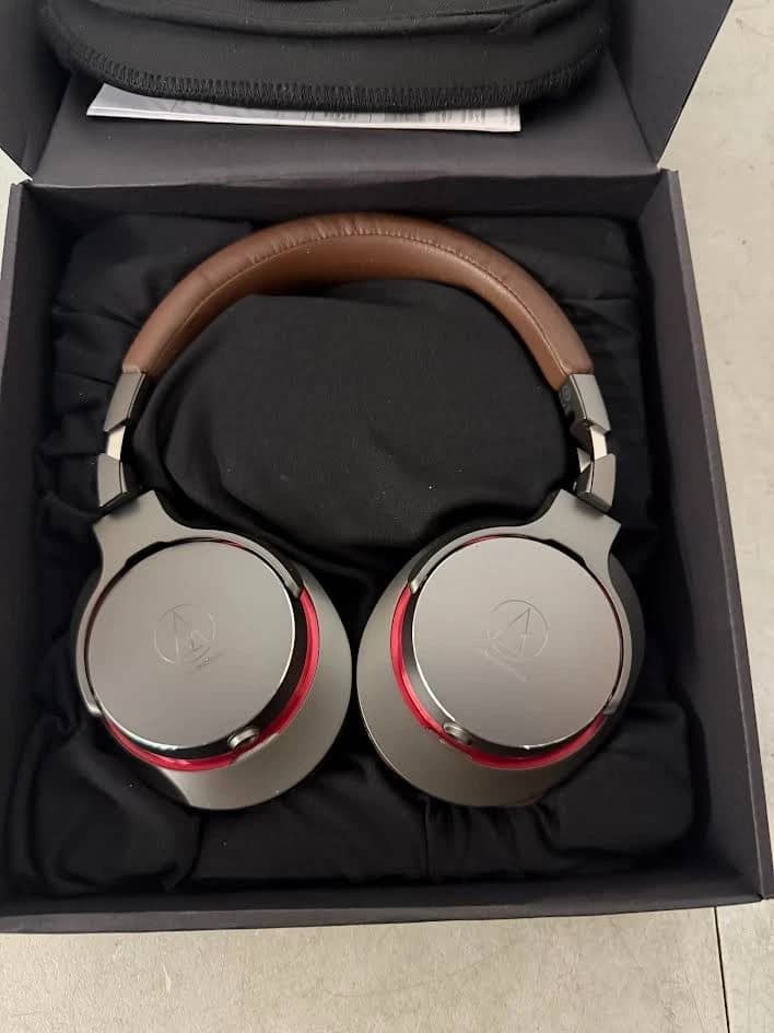 Audio-Technica ATH-MSR7BBK Headphones & Earbuds Black New
