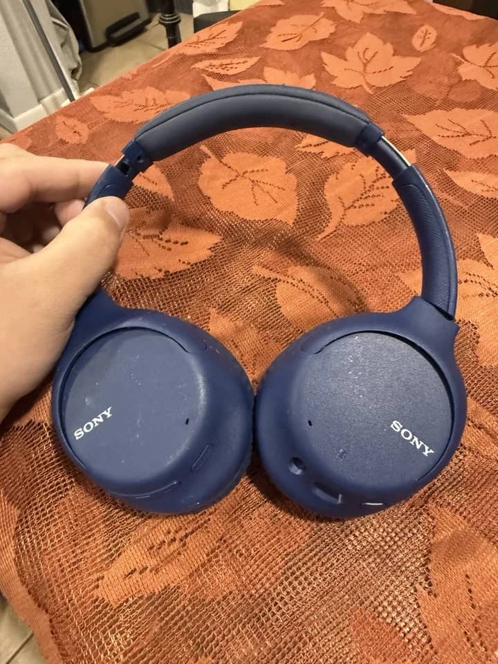 Sony WH-CH710N Headphones & Earbuds 