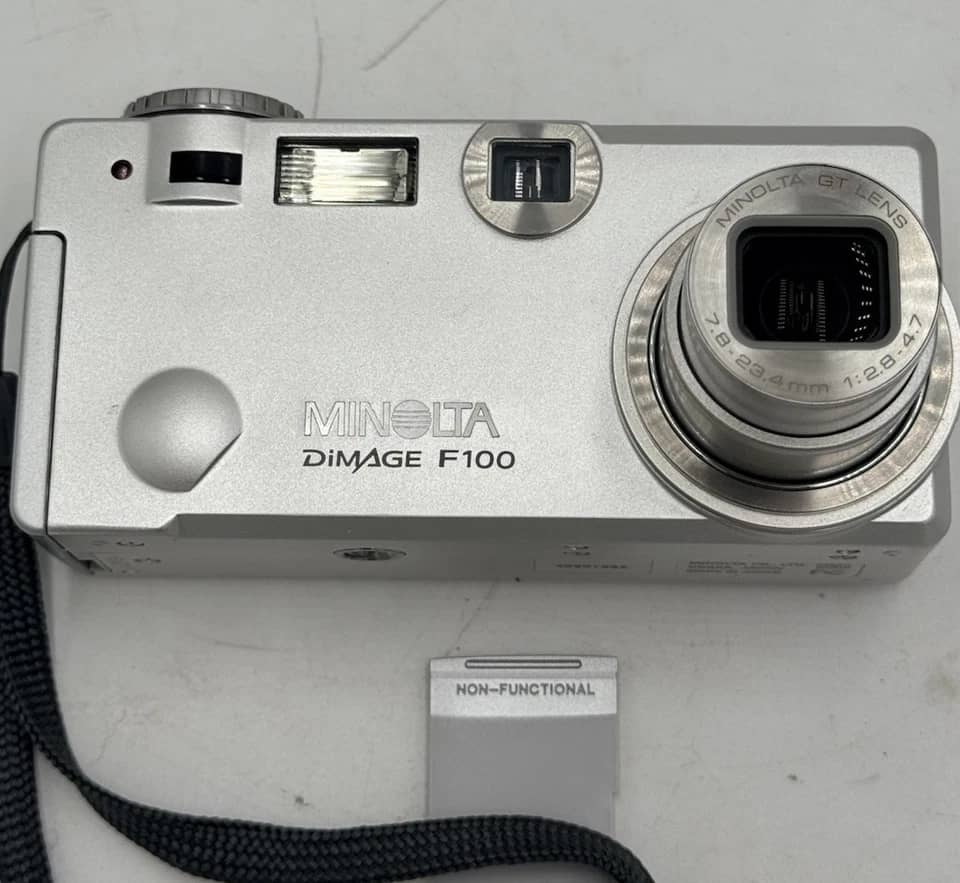 Minolta DiMAGE F100 Digital Cameras