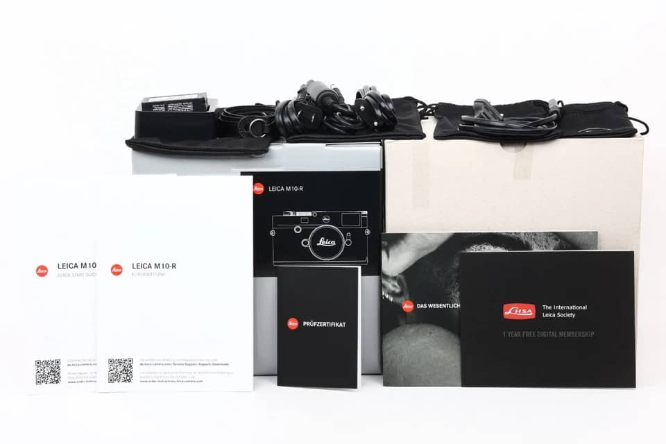 Leica 20003 Digital Cameras Silver New Body Only