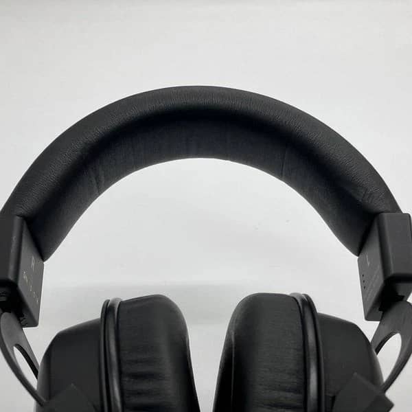 Beyerdynamic T5 Headphones & Earbuds Black New