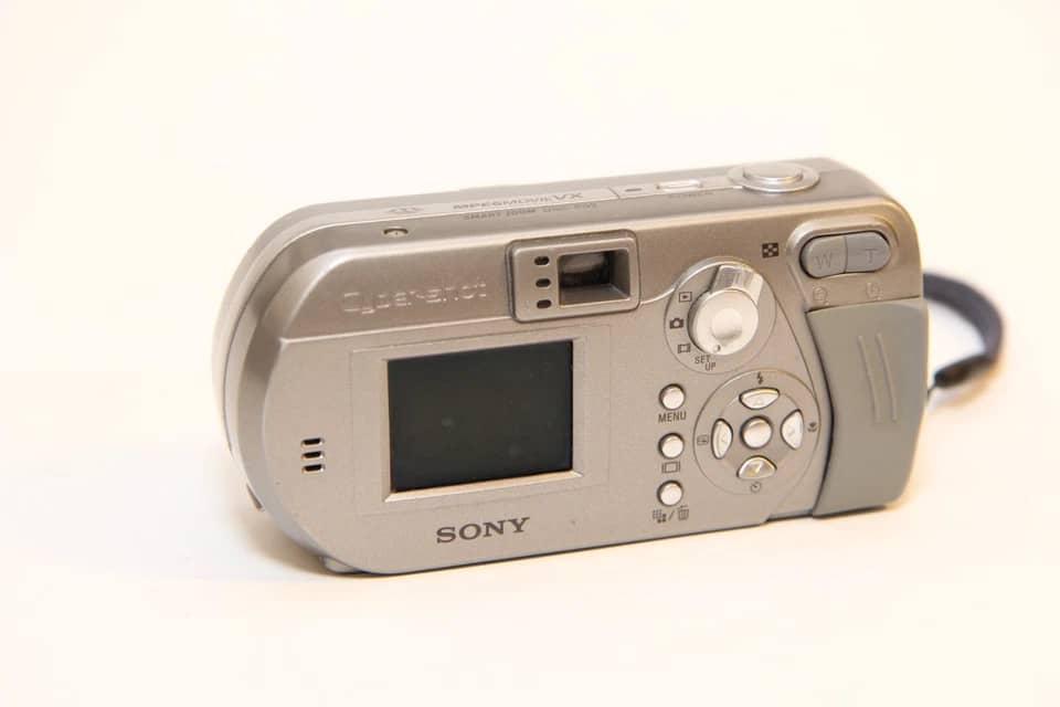 Sony Cyber-shot DSC-P92 Digital Cameras Silver Open-Box Excellent Body Only
