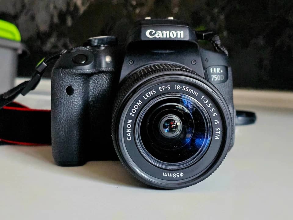 Canon EOS 750D Digital Cameras Black Used - Good w/ 18-55mm Kit