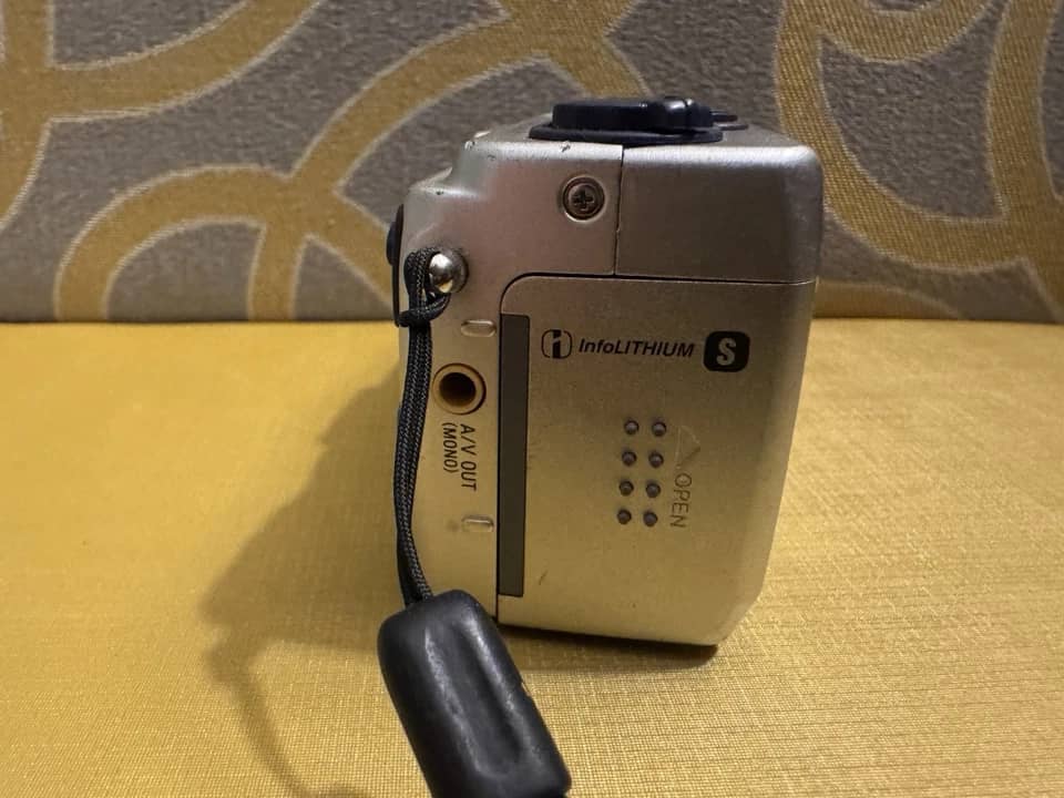 Sony DSC-P1 Cyber-shot Digital Cameras Silver New Body Only
