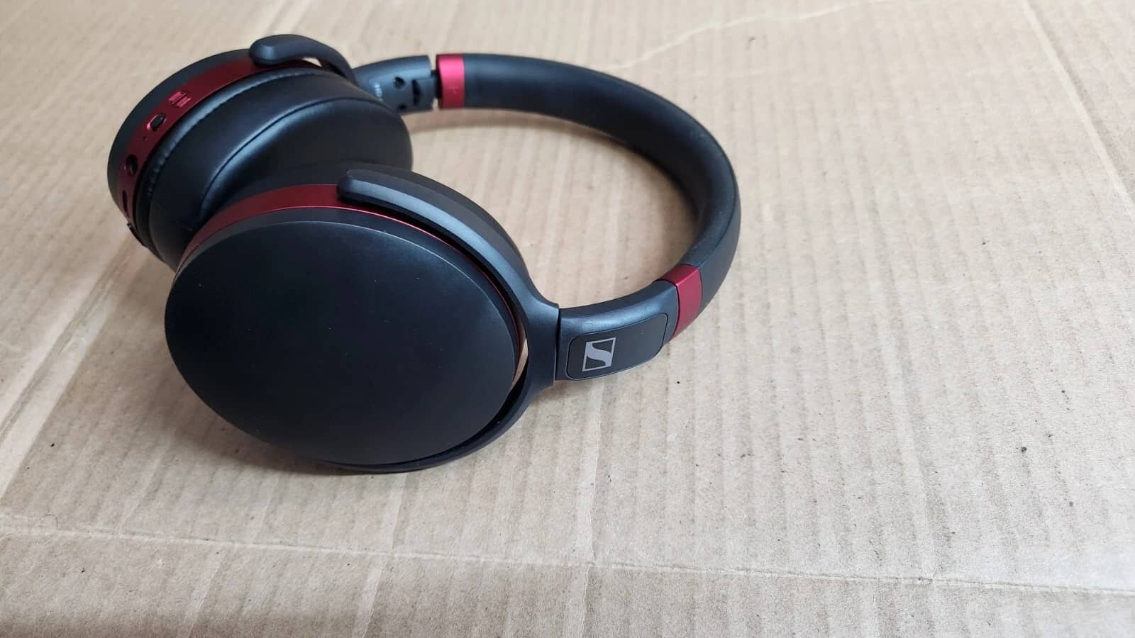 Sennheiser HD 458BT Headphones & Earbuds Black New