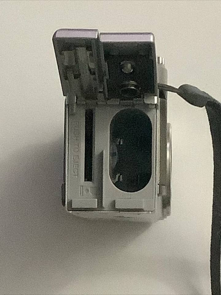 Minolta DiMAGE F200 Digital Cameras Silver Used - Good