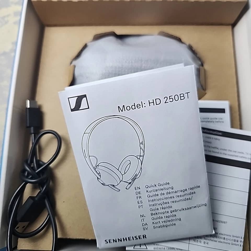 Sennheiser HD 250BT Headphones & Earbuds Black New