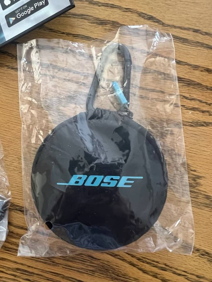 Bose SoundSport Pulse Headphones & Earbuds Red Open-Box Excellent