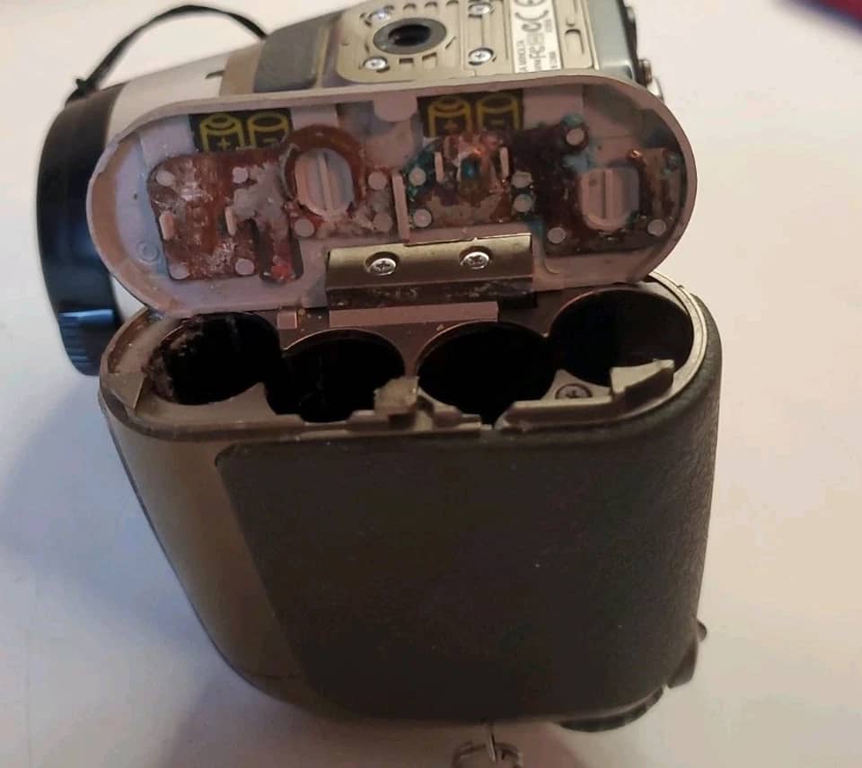 Minolta DiMAGE Z6 Digital Cameras Silver Open-Box Excellent