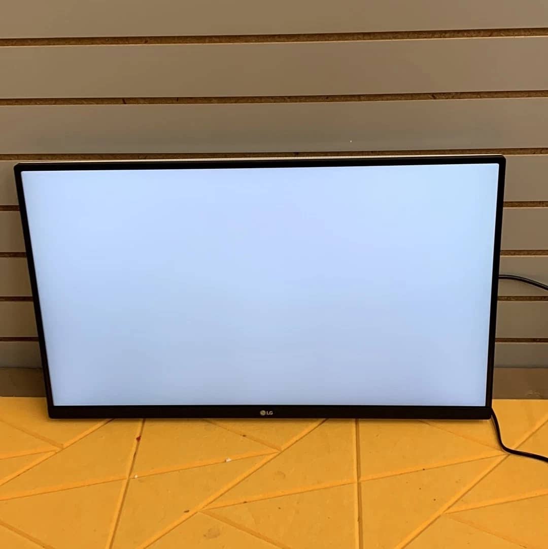 LG 27US500-W Monitors New