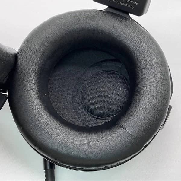 Beyerdynamic T5 Headphones & Earbuds Black New