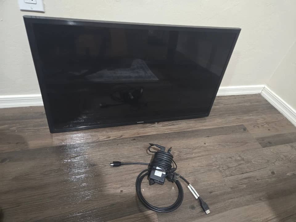 Samsung J5205 TVs