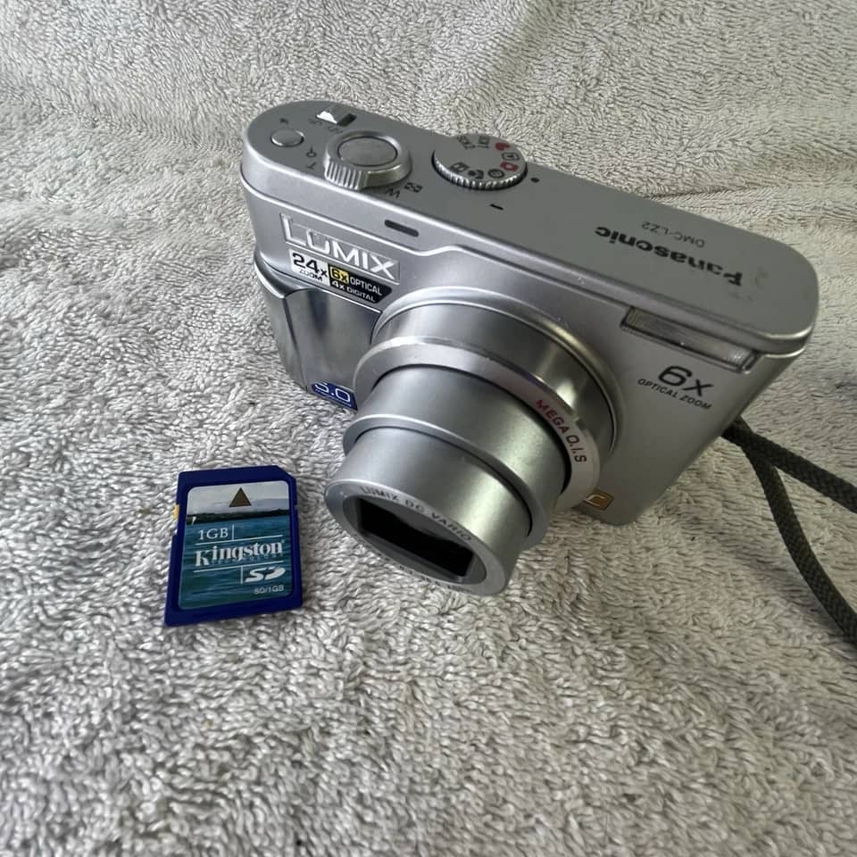 Panasonic DiMAGE Z2 Digital Cameras