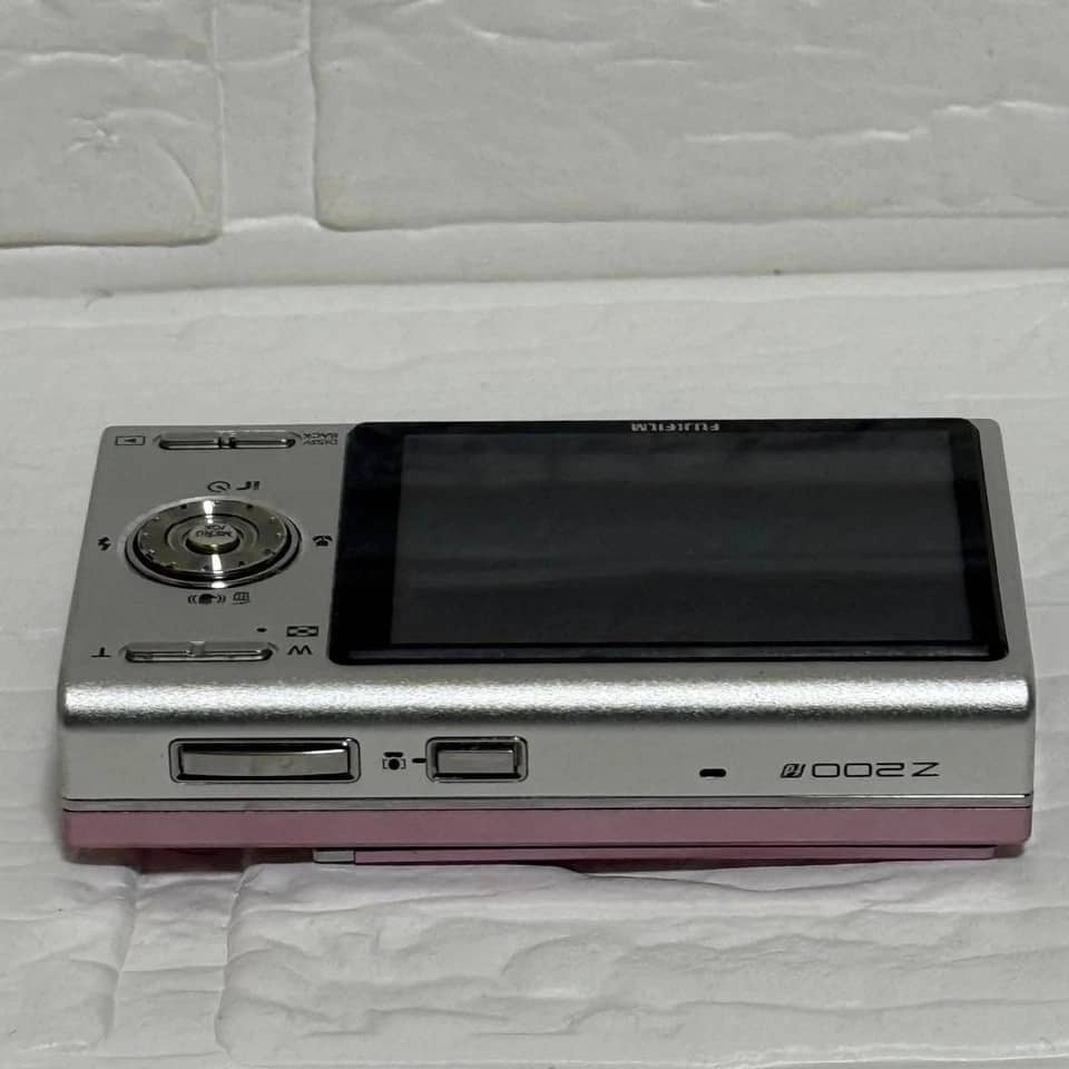 Fujifilm FinePix Z200fd Digital Cameras pink New Body Only