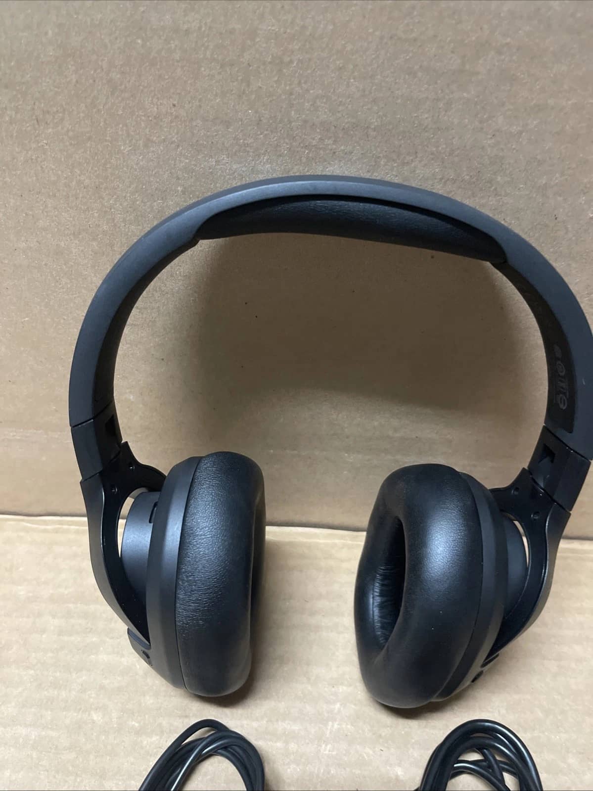 Belkin SoundForm Isolate Headphones & Earbuds Sand New