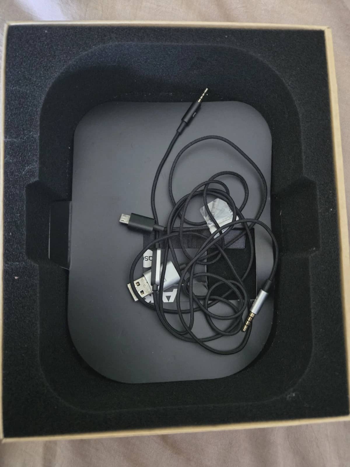 AKG AKGN60NCBTBLK Headphones & Earbuds Black Used - Good