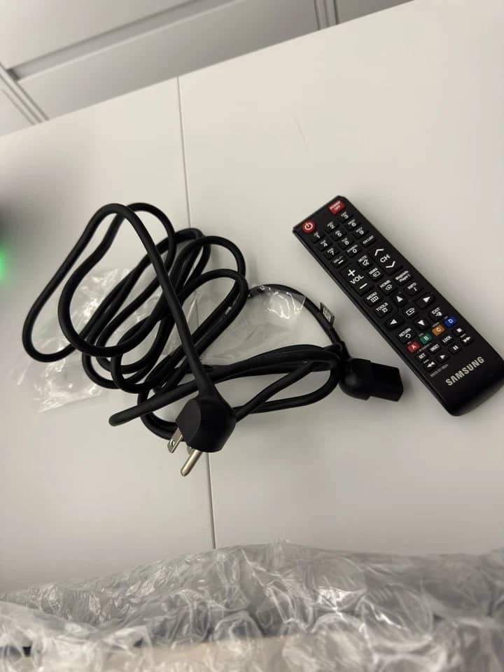 Samsung QM85N Monitors
