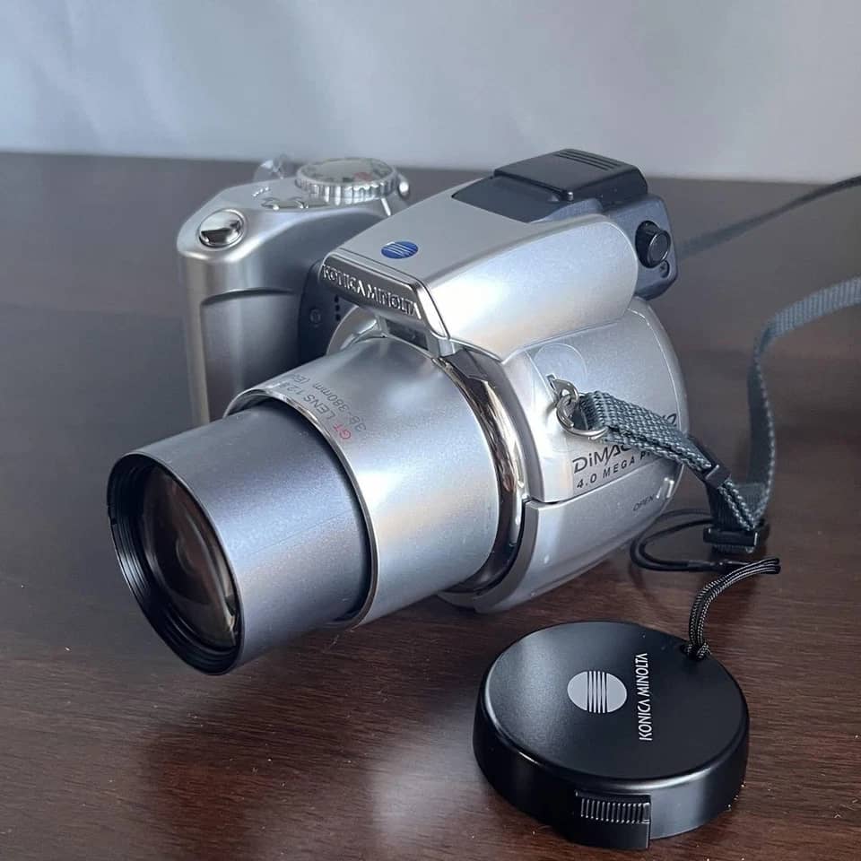 Minolta DiMAGE Z2 Digital Cameras