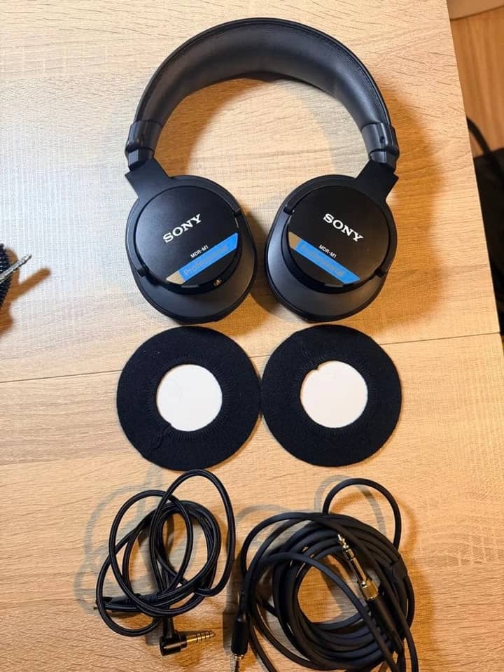 Sony Sony MDR-M1 Headphones & Earbuds 