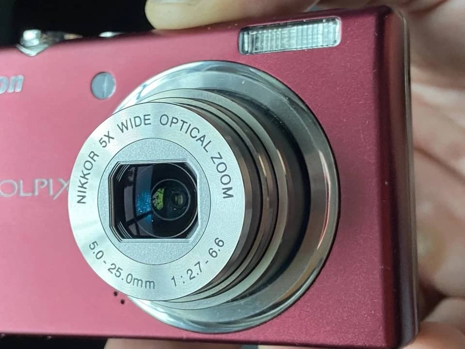 Nikon s570 Digital Cameras Black New Body Only