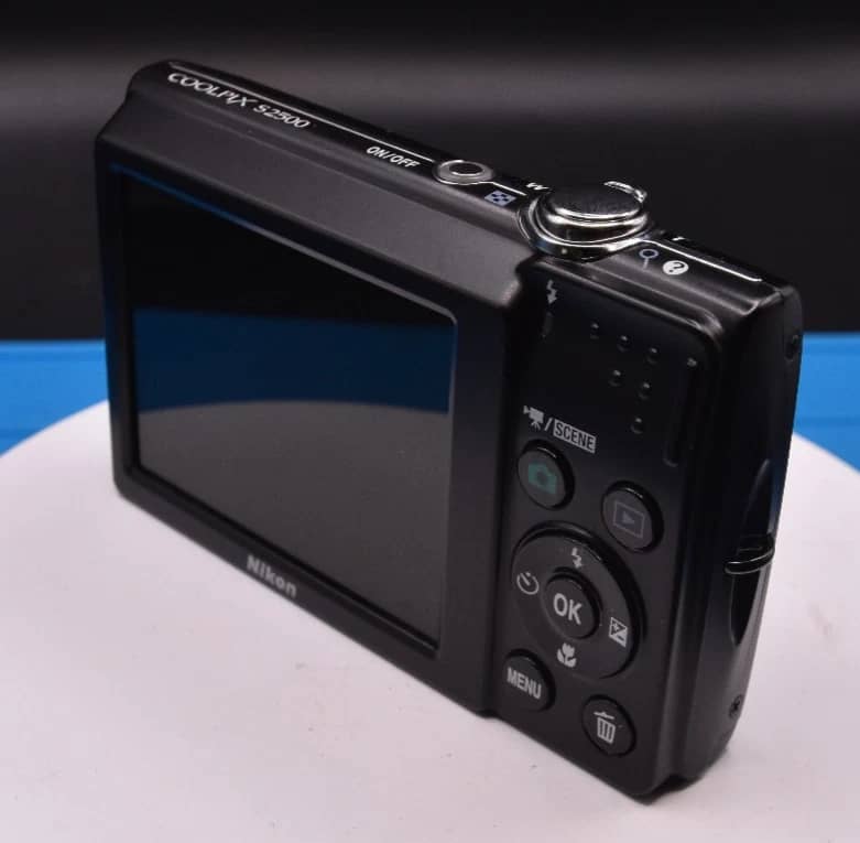 Nikon COOLPIX 2500 Digital Cameras Silver Used - Good Body Only