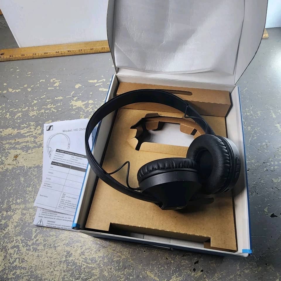 Sennheiser HD 250BT Headphones & Earbuds Black New