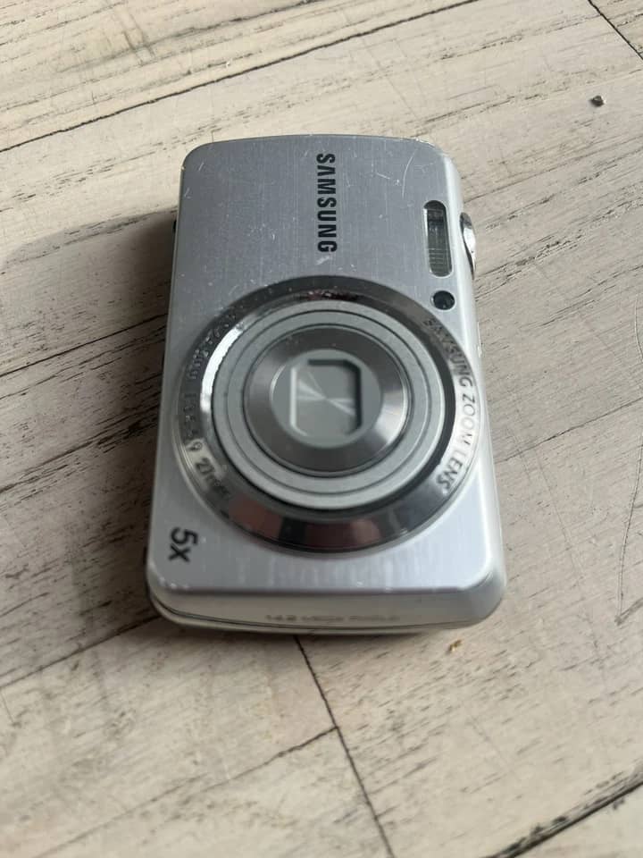 Samsung PL20 Digital Cameras Red Open-Box Excellent Body Only