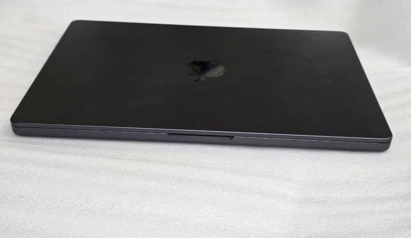 Apple MacBook Pro 15.4-inch Mid 2017 Computers 256GB 16GB Refurbished - Excellent