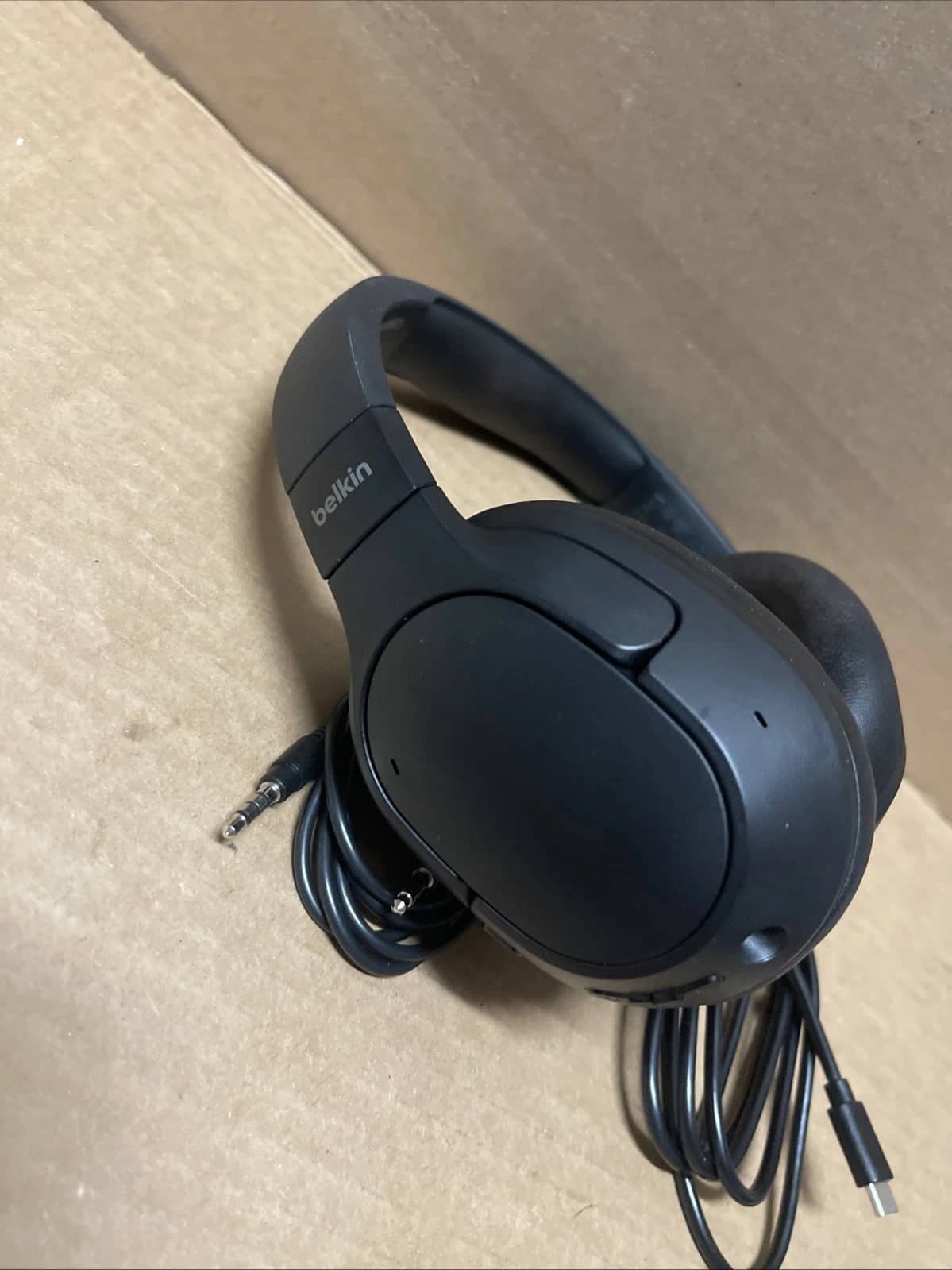 Belkin SoundForm Isolate Headphones & Earbuds Sand New