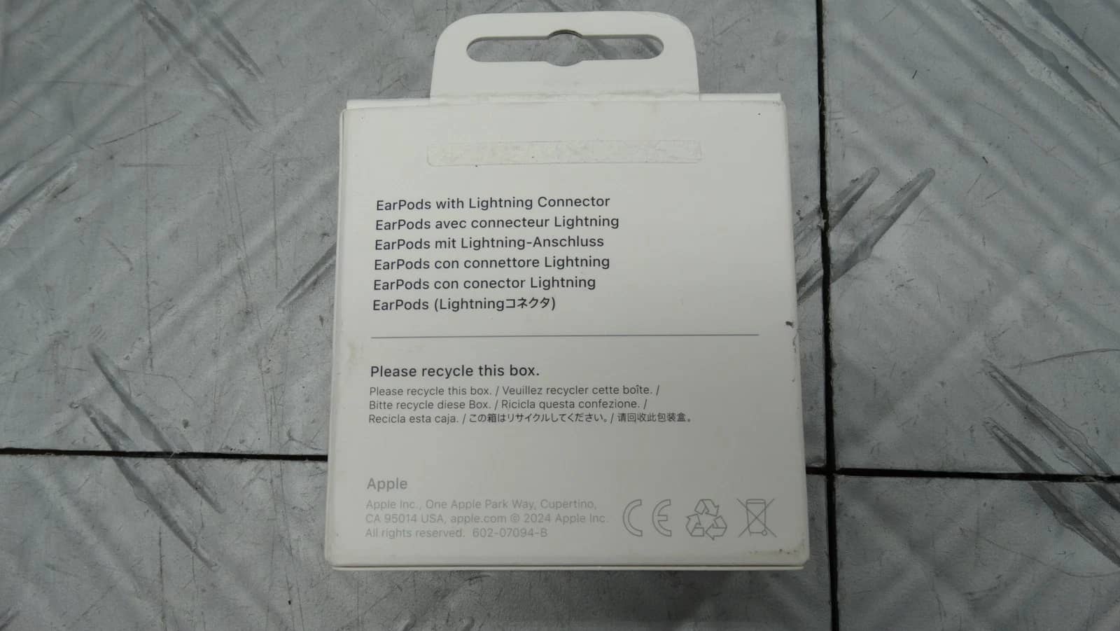 Apple A1748 Headphones & Earbuds White New