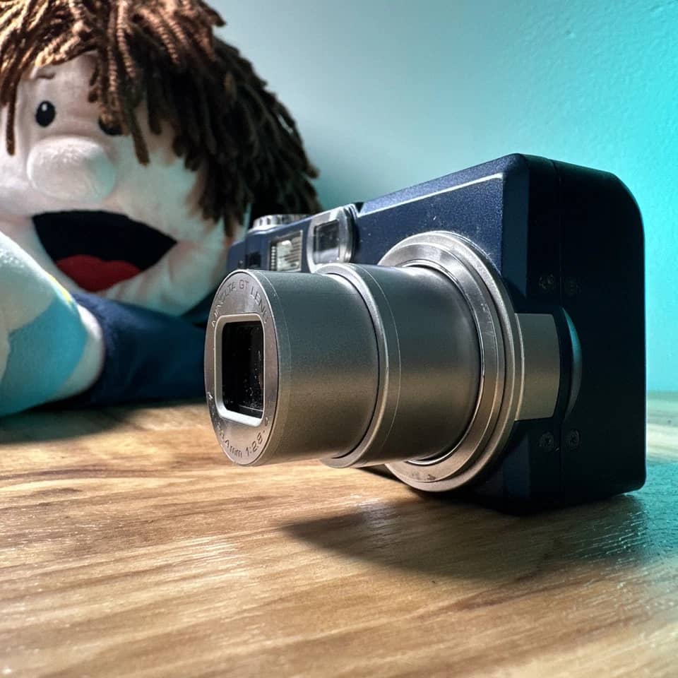 Minolta DiMAGE F100 Digital Cameras Silver New