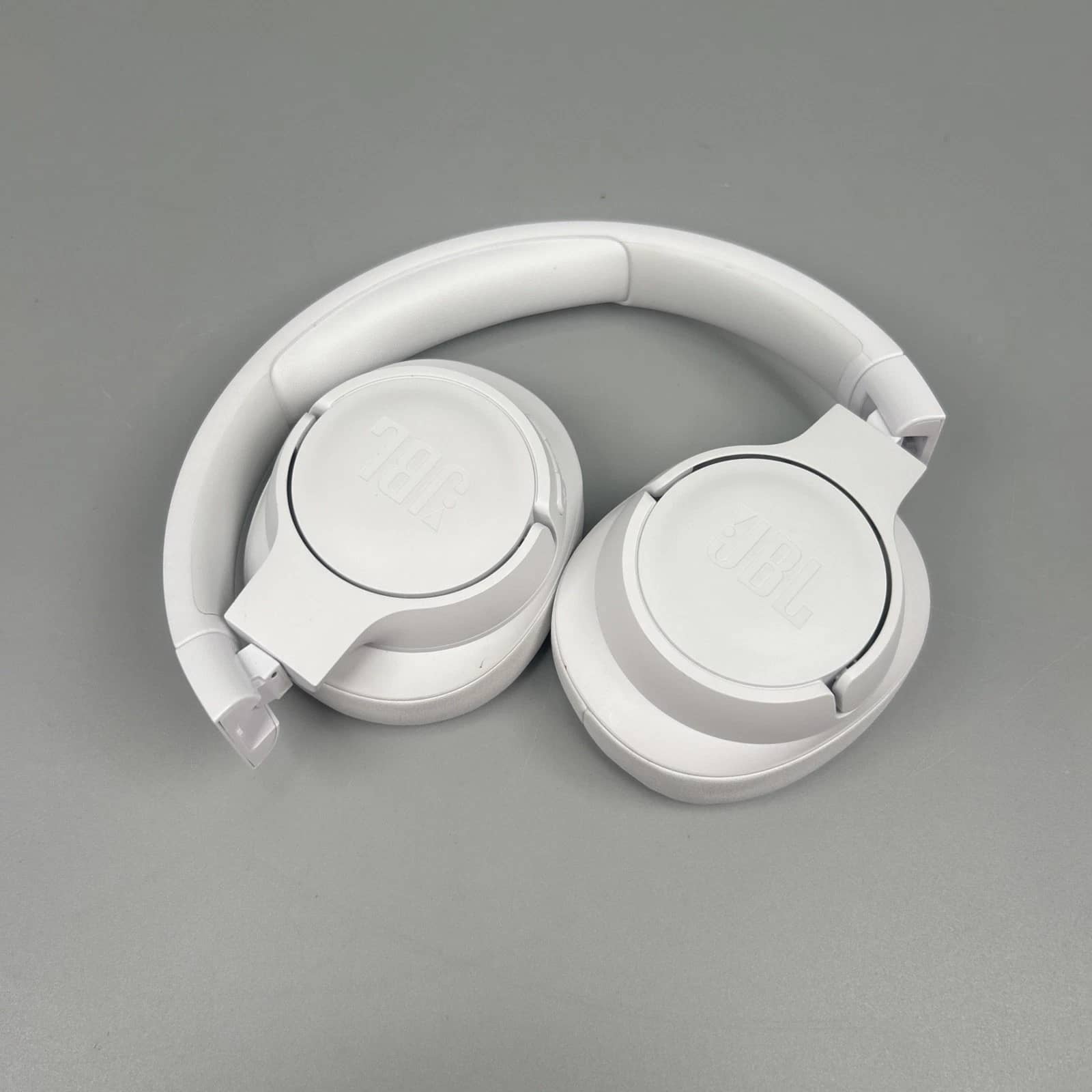 JBL Tune 720BT Headphones & Earbuds Black New