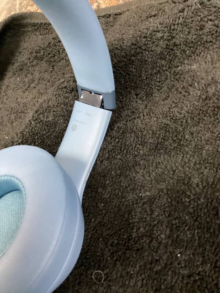 Apple Beats Solo 4 Headphones & Earbuds 