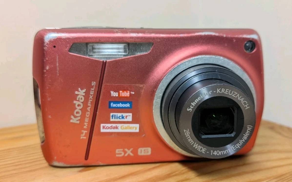 Kodak EasyShare M575 Digital Cameras pink Used - Good Body Only