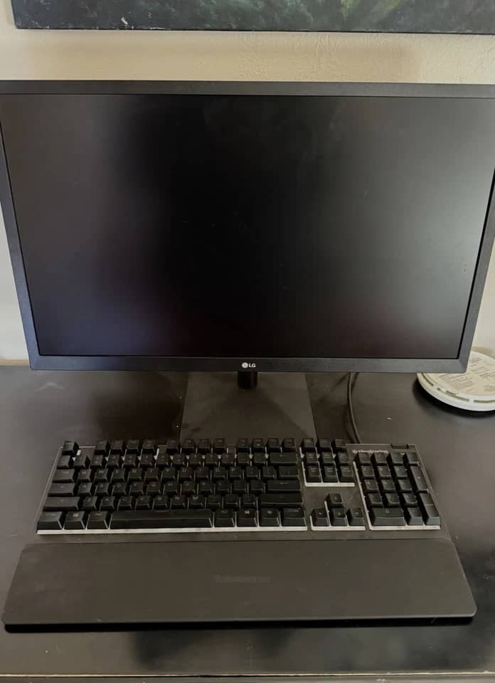 LG 24UD58 Monitors