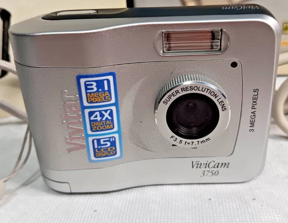 Vivitar ViviCam 3750 Digital Cameras Silver New Body Only