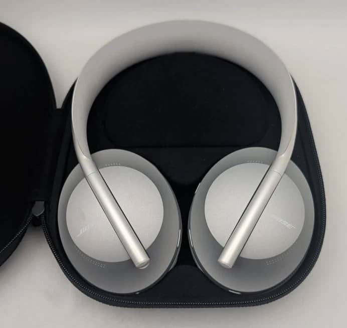 Bose NC700 Headphones & Earbuds Black Open-Box Excellent