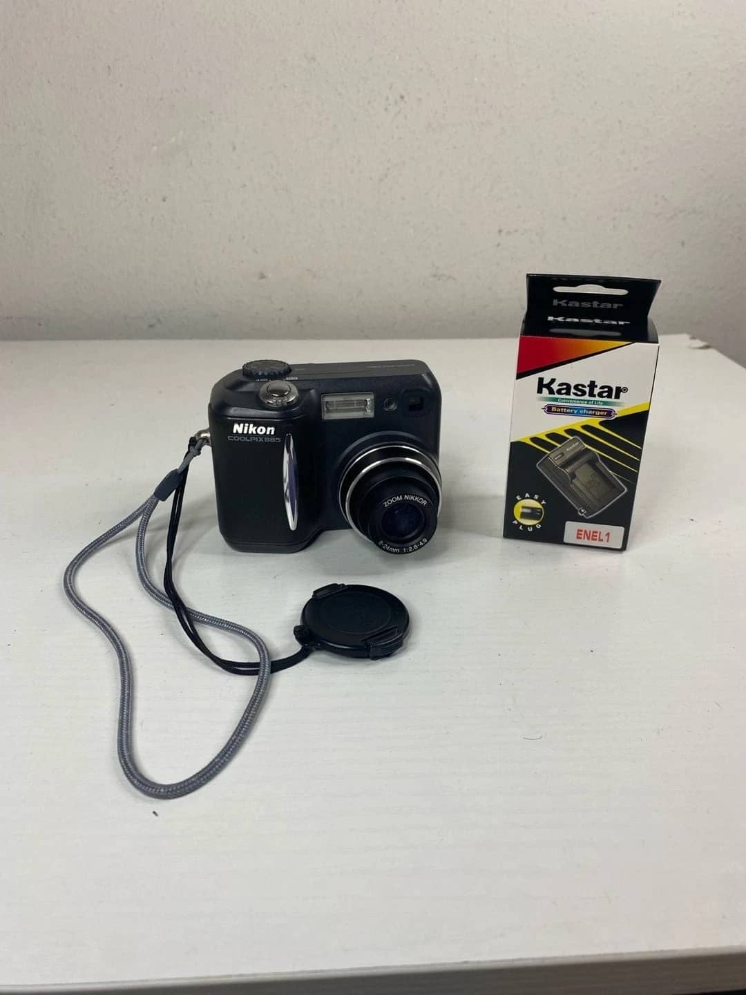 Nikon COOLPIX 885 Digital Cameras White New Body Only