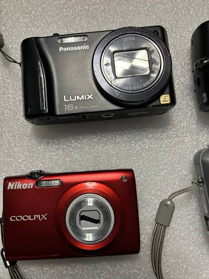 Nikon COOLPIX L11 Digital Cameras Silver New Body Only