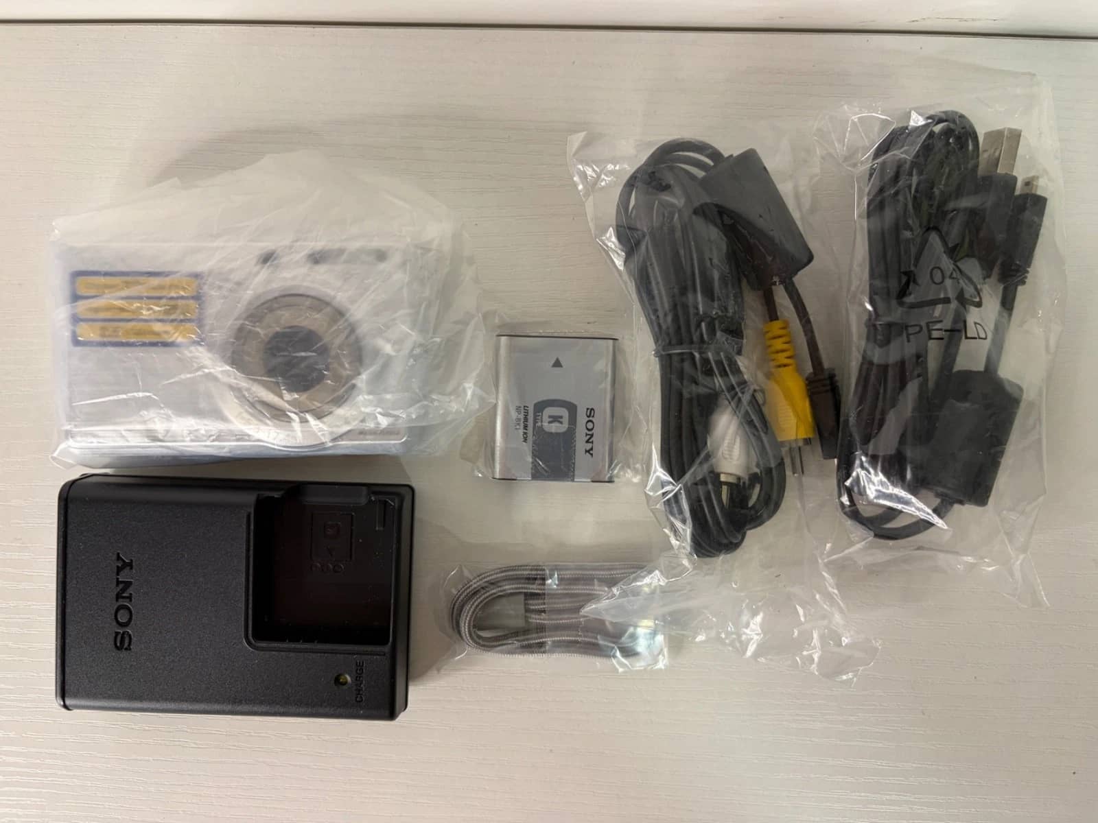 Sony Cyber-shot DSC-S750 Digital Cameras Silver New Body Only