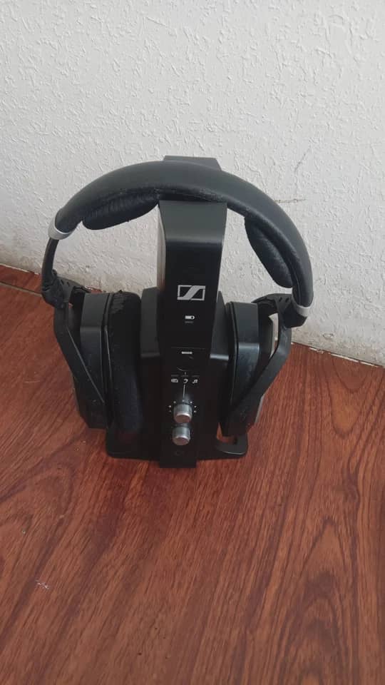 Sennheiser RS 195 Headphones & Earbuds Black New
