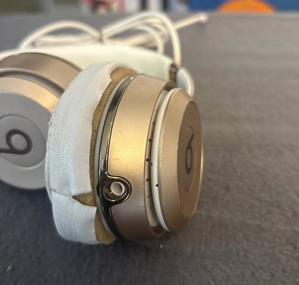 Beats Beats Solo 4 Headphones & Earbuds 
