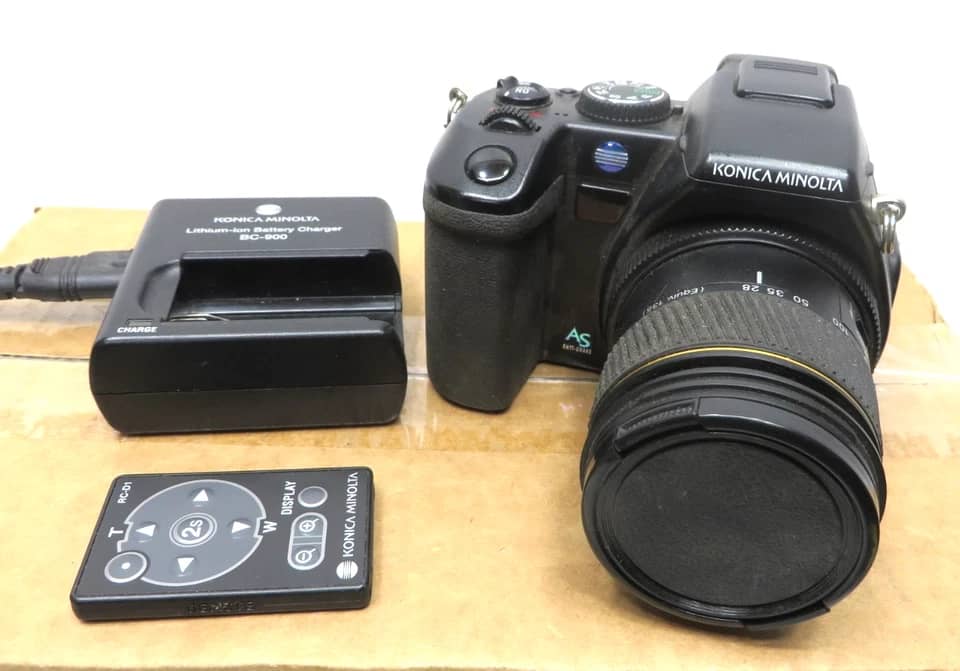 Minolta DiMAGE A200 Digital Cameras