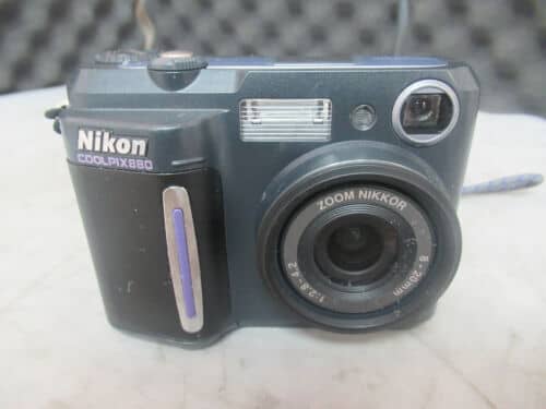 Nikon COOLPIX 880 Digital Cameras Silver Used - Good Body Only