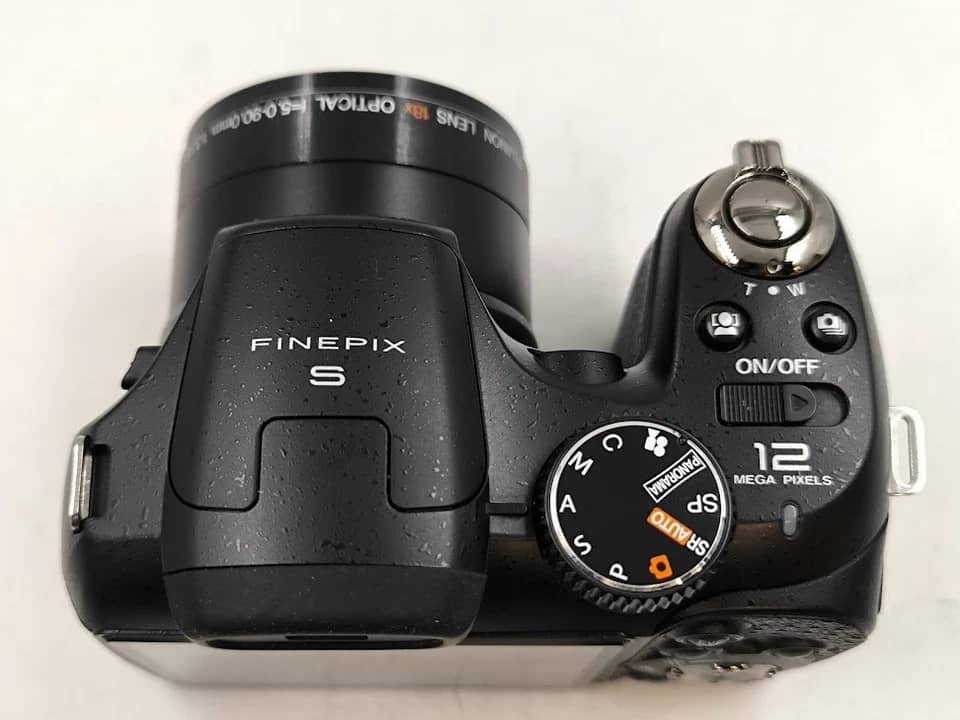 Fujifilm FinePix s1800 Digital Cameras Black New Body Only