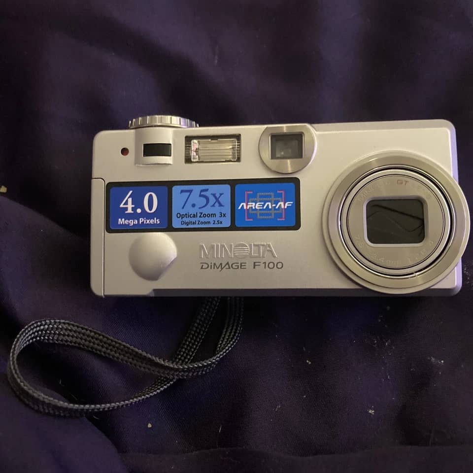 Minolta DiMAGE F100 Digital Cameras