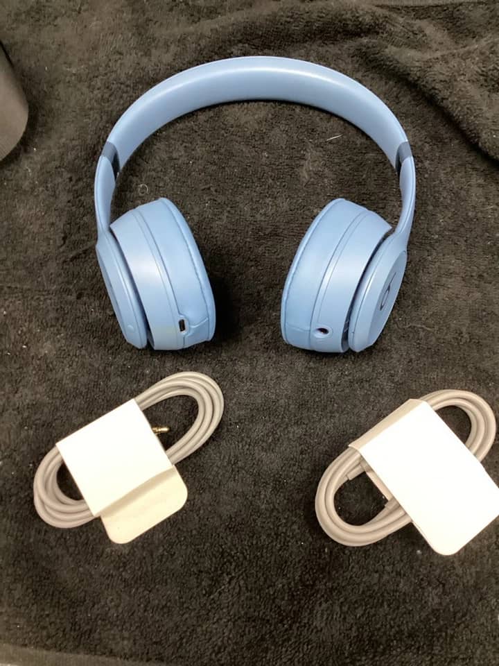 Apple Beats Solo 4 Headphones & Earbuds 