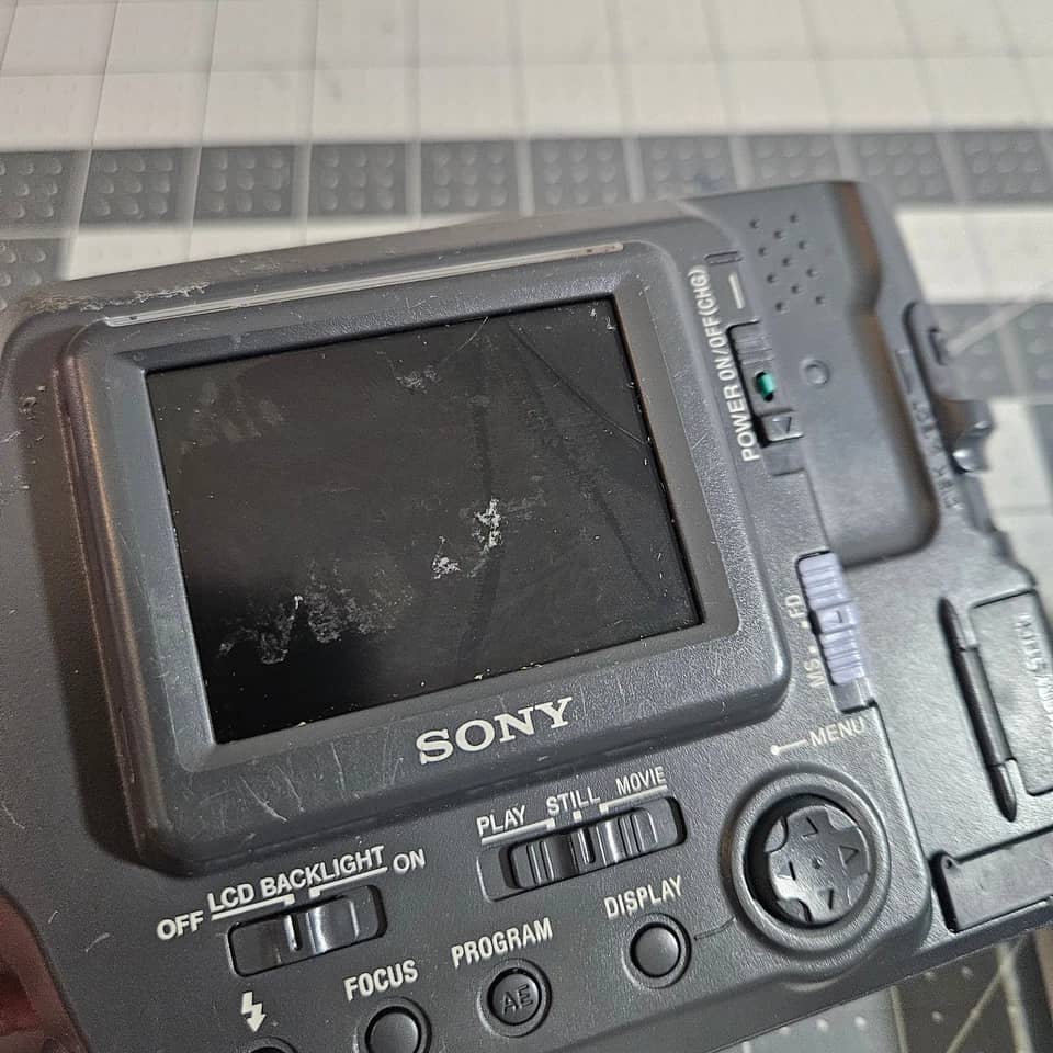 Sony DiMAGE F200 Digital Cameras