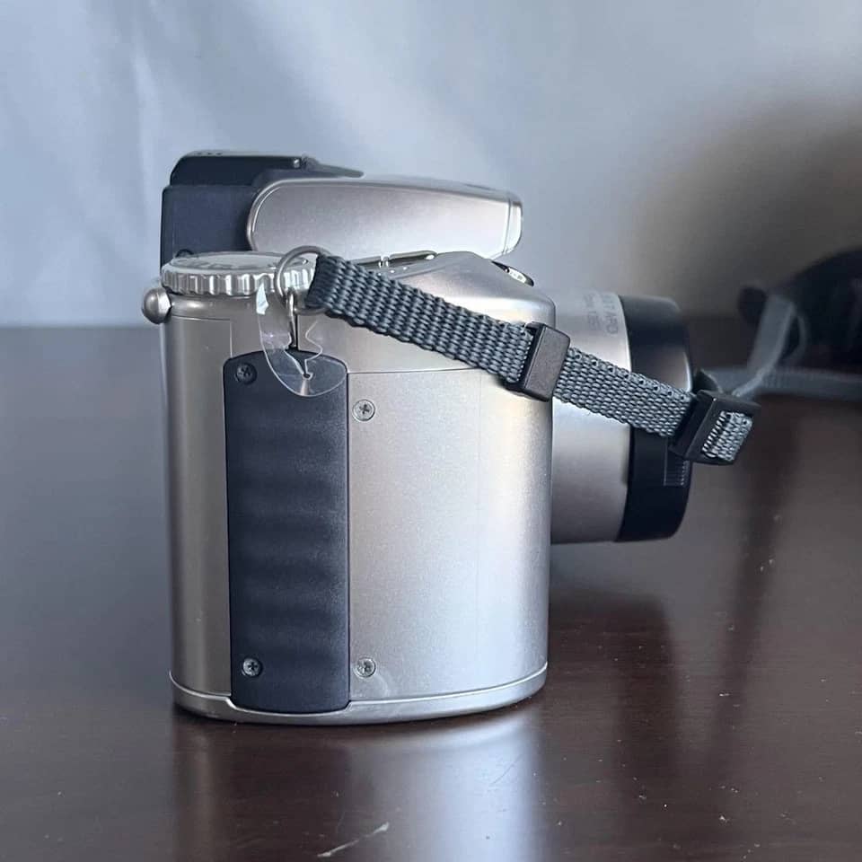 Minolta DiMAGE Z2 Digital Cameras